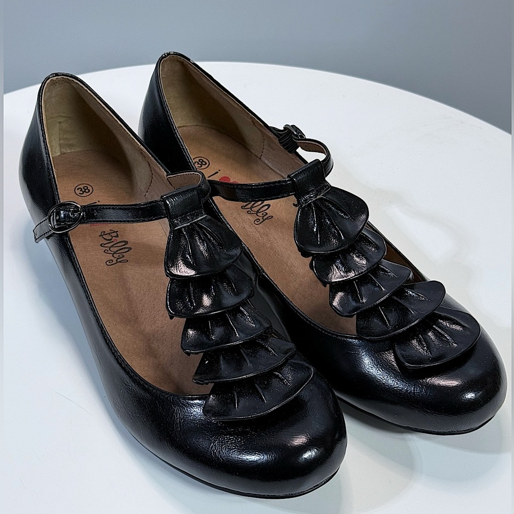 I Love Billy, Gloss Black, Low Heel and Scallop      T-Strap Buckle. Size 7.5US🖤